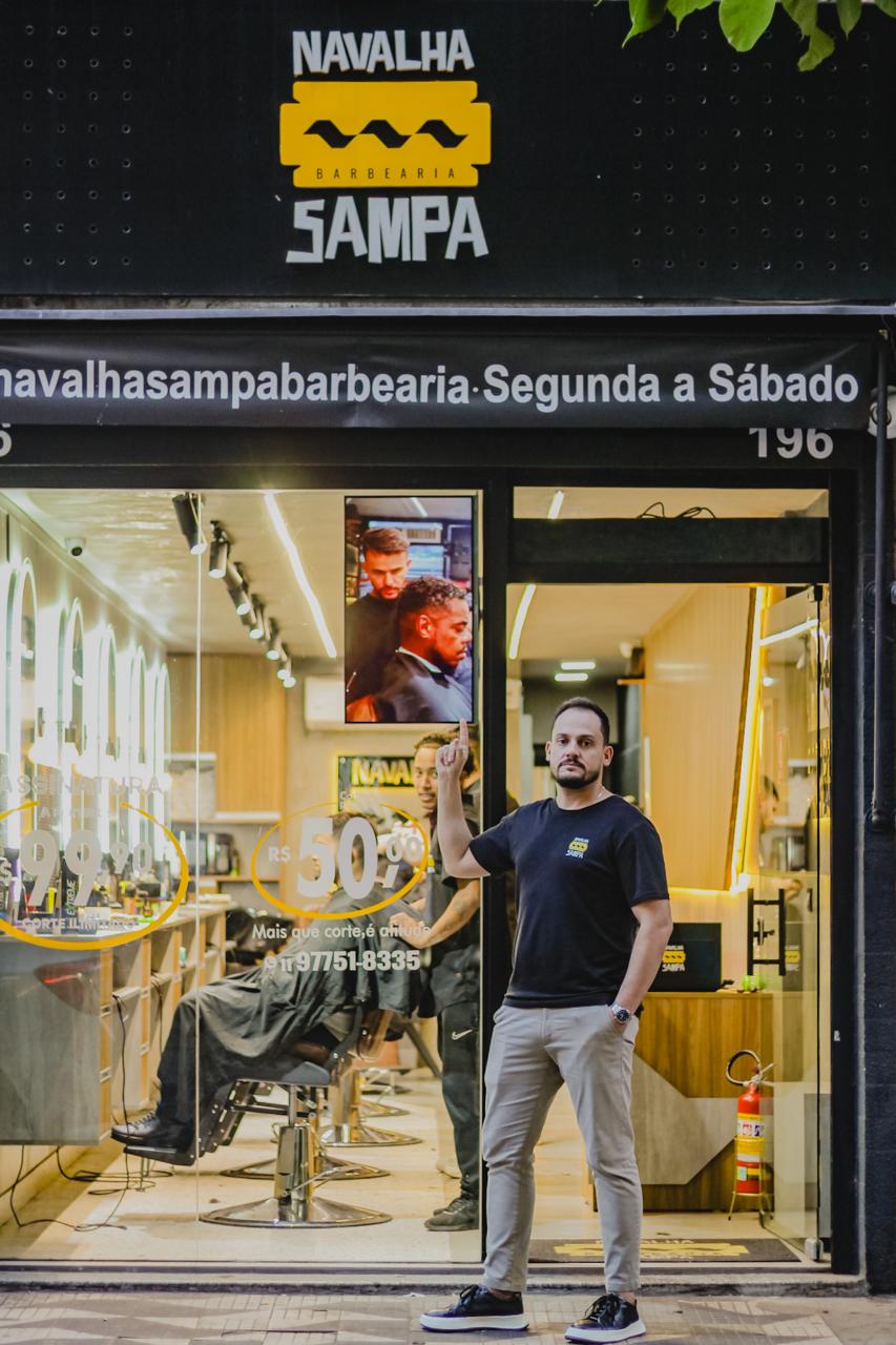 Jair Badia, fundador da Navalha Sampa Barbearia